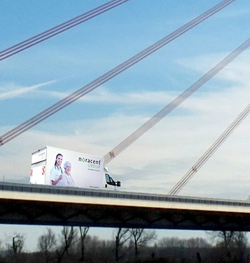 noracent Sprinter fährt auf Brücke